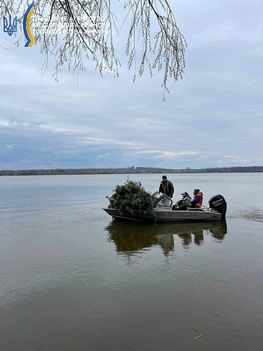 В Україні тривають весняні роботи з поповнення водойм рибою Фото №5